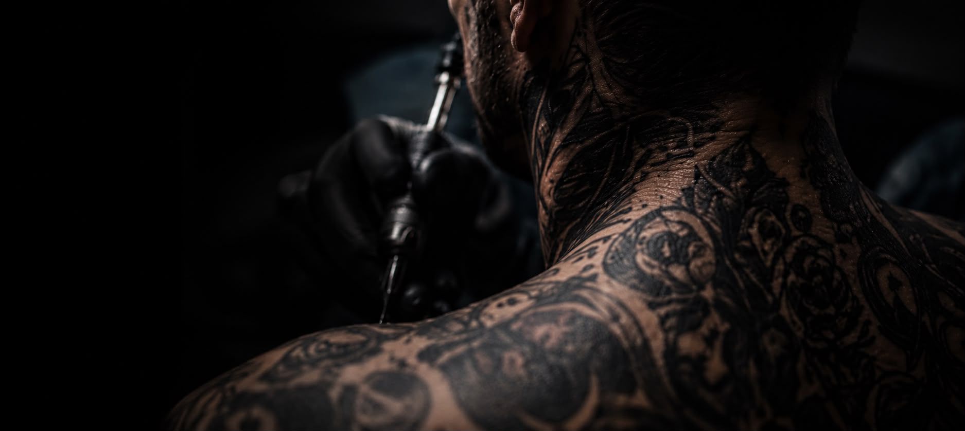 Tattoo-artiest aan het werk